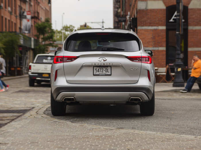 Lift up the power-rear hatch ...