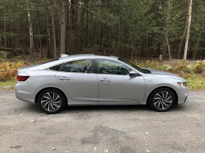Unlike the original Insight — a very unusual-looking two-door — and the second-generation, which was eerily similar to the Toyota Prius in shape, the 2019 version resembles a statelier Civic.