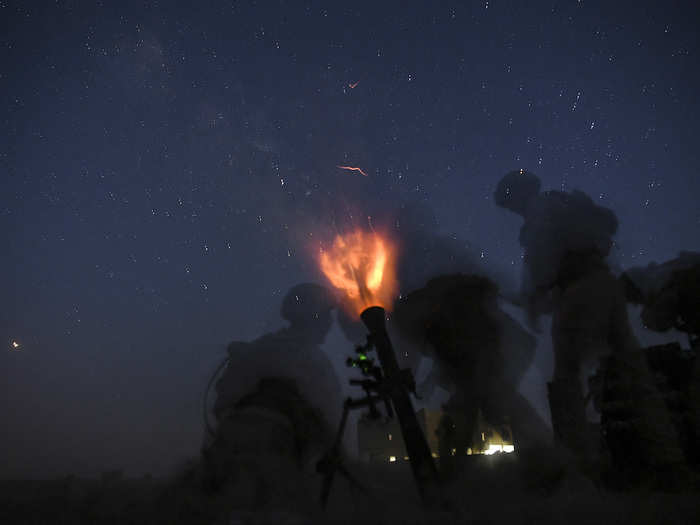 US Marines fire an 81mm mortar during training in support of Operation Inherent Resolve in Hajin, Syria on August 4, 2018.