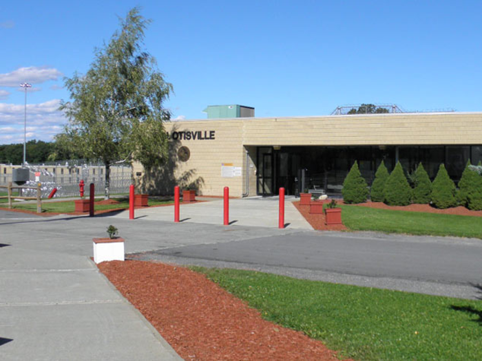 The medium security federal correctional institution is adjacent to a minimum security satellite camp and a detention center.