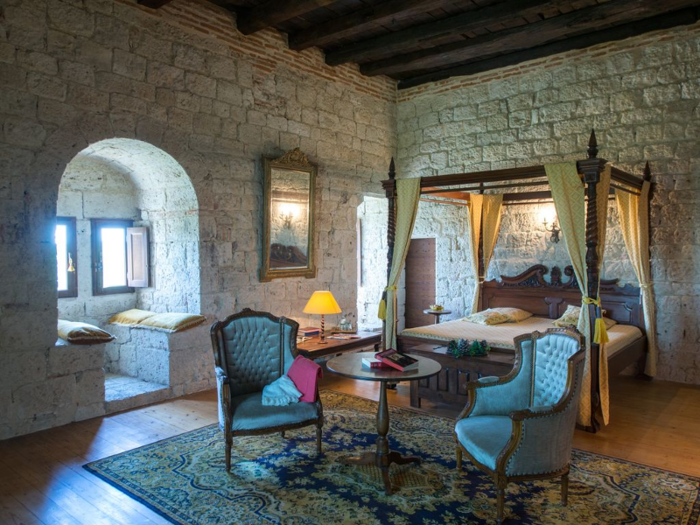 A medieval castle remodeled during the Renaissance and 18th century that has welcomed King Henry IV, Queen Catherine de Medici, and Pope Clement V.