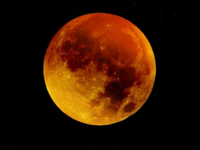 What is a lunar eclipse