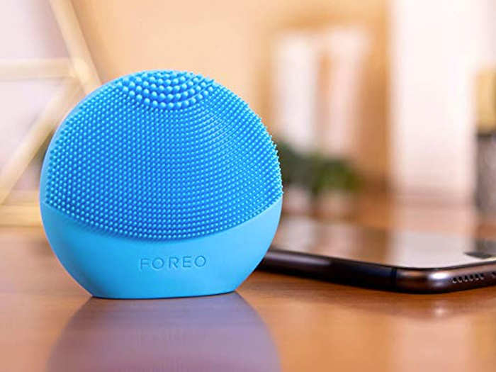 A smart device that gently exfoliates