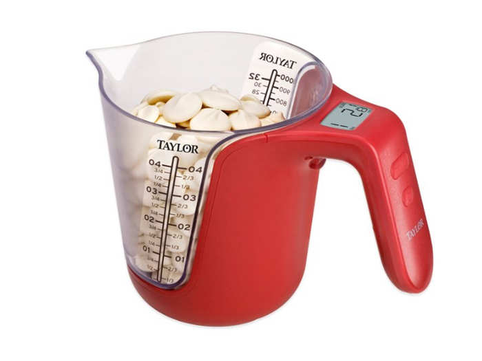 A digital measuring cup