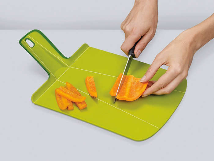 A foldable cutting board