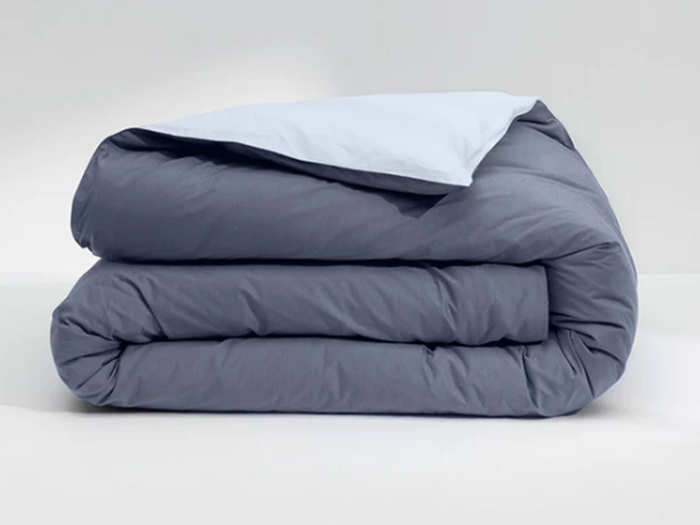 A button-up duvet cover that is convenient and comfortable