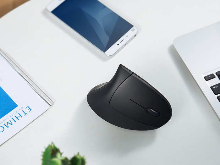 A wireless ergonomic mouse