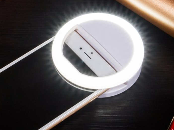 A clip-on selfie light