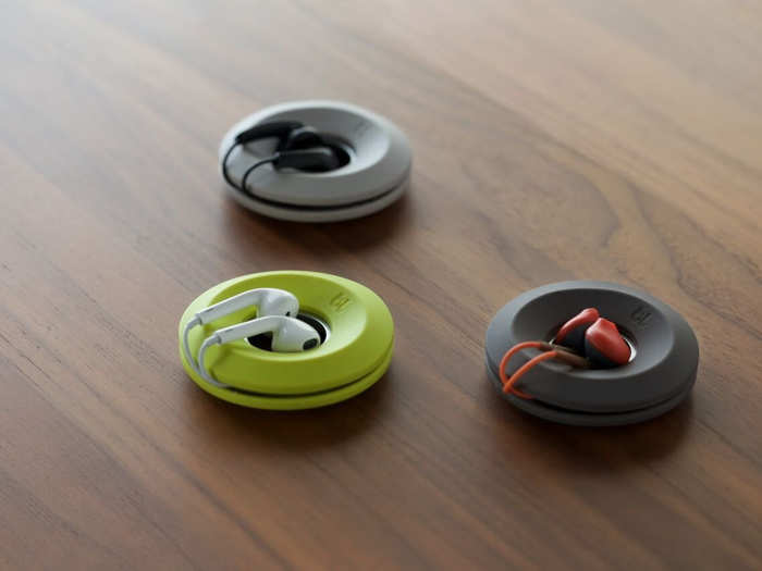 An earbud organizer