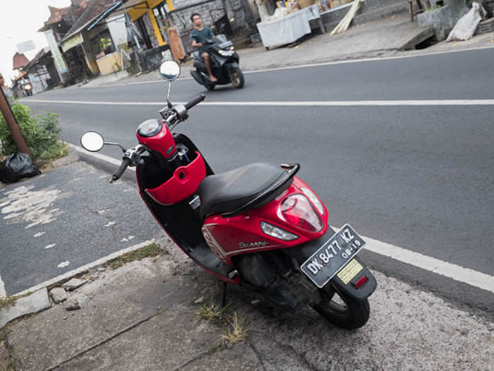 The best way to get around Bali is via scooter, which costs around 250,000 IDR ($17) a week to rent. I got a quick lesson in how to drive from one of the other Roamers, who I must mention learned how to drive two weeks prior.