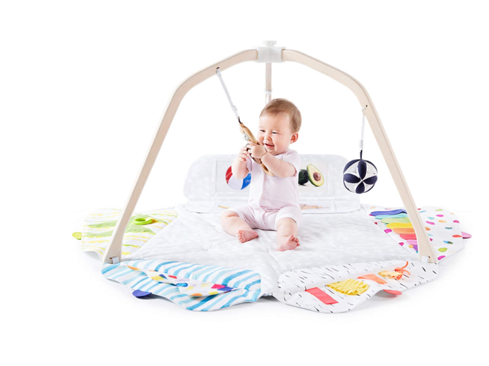 A play gym that helps parents