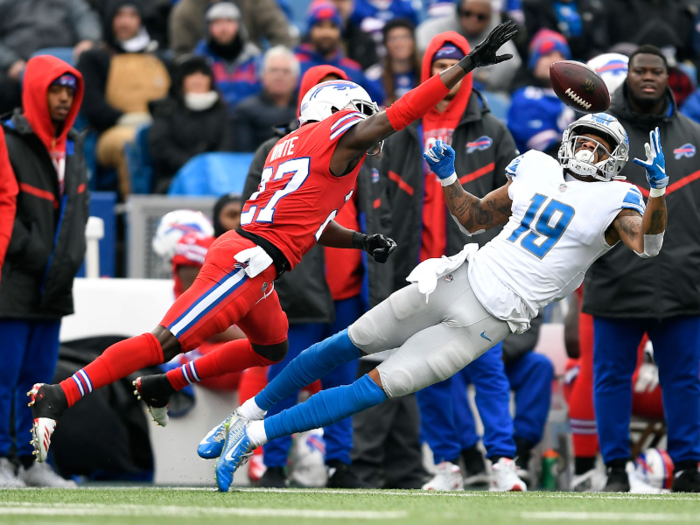 Detroit Lions wide receiver Kenny Golladay hauls in a pass against the Buffalo Bills.