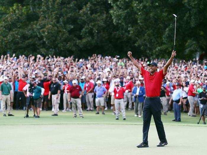 Woods celebrates his first win since 2013, golf fans around the world rejoice.