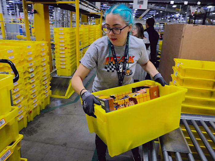 4. "Undercover author finds Amazon warehouse workers in UK 