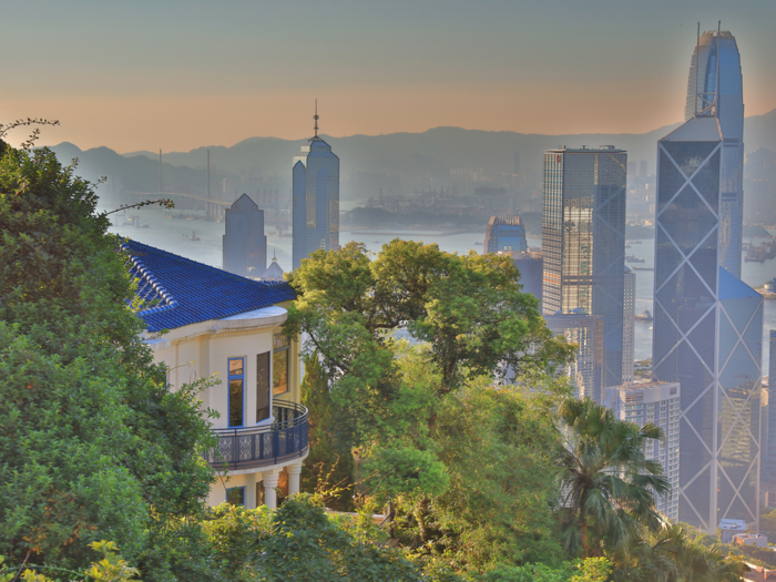 At an elevation of 1,811 feet, the Peak is nestled in greenery, overlooking the city and the harbor.