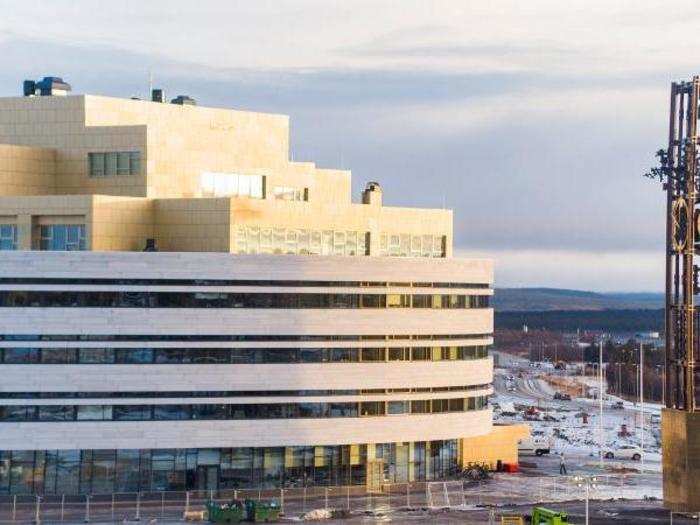 The structure was designed by the Danish architectural firm Henning Larsen, which drew inspiration from the old town hall.