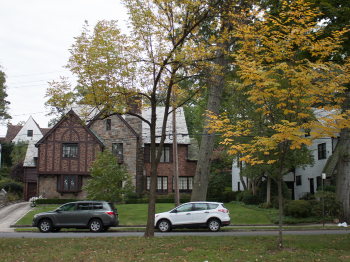 Trump used to spend time at the nearby Cunningham Park, where he reportedly played Little League, so I decided to check that out too. It was a pleasant 25-minute walk from the Trump family house.