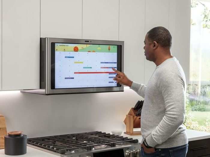 The hub is located right in "the heart of the kitchen," and sits at eye level for "comfortable viewing," GE says. However, the display lacks anything to protect the screen from messes and splatters made while you