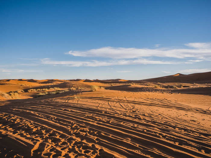 While the downside of visiting in January was the many months since the last sandstorm — and thus all the tracks — the upside was the weather. During the day, the air was cool and breezy. Sandstorms start in the warmer months and, by summertime, the weather is brutally hot.