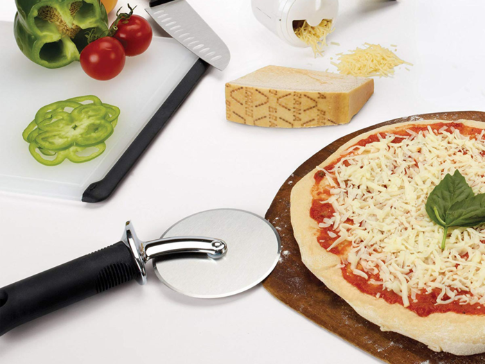 The best easy-to-clean pizza cutter