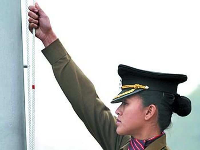 ​A young women officer unfurled the tricolour