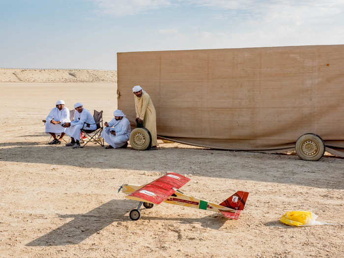 A pigeon carcass is attached to the back of the plane to lure the bird. A parachute is also attached, which helps prevent the falcon from flying off with the meat. Every day, the trainer will increase the distance and speed of the airplane to build the bird