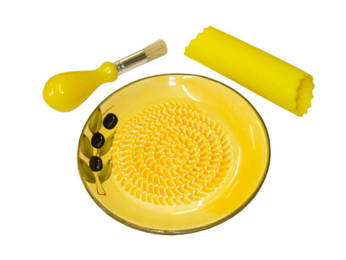 A garlic grater that makes juicy purées