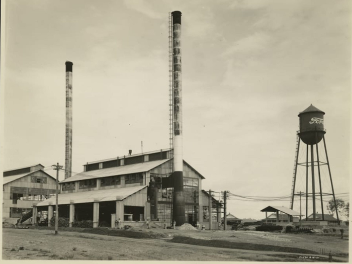 Fordlandia was then officially founded, and a sawmill and water tower were erected. The latter bore the familiar mark of the Ford company logo.