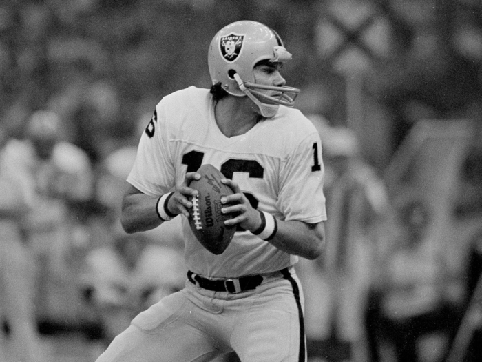 Jim Plunkett (2-0)