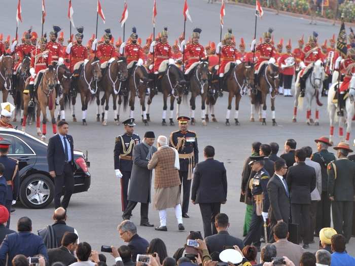 The ceremony starts with the arrival of the President of India. This year, the ceremony was attended by Ram Nath Kovind along with Prime Minister Narendra Modi and other government dignitaries