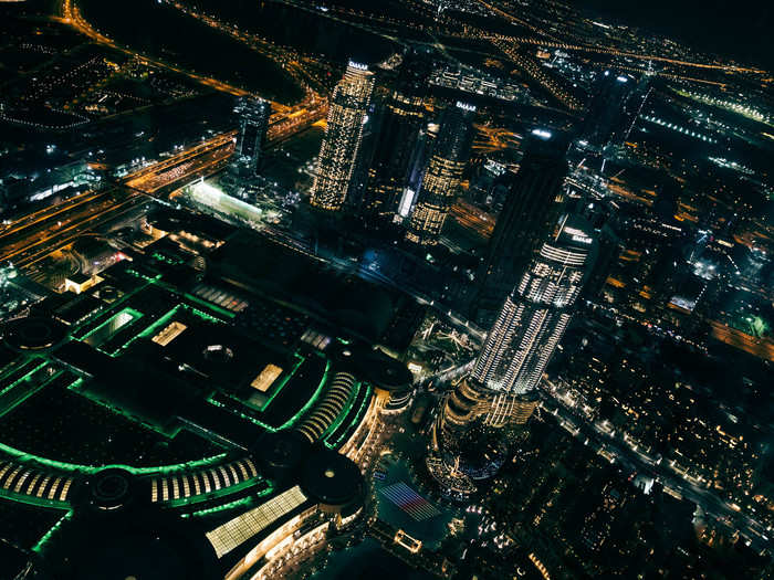 I found squeezing into a space where I could enjoy the view difficult even when I visited at night. Because the observatory is cramped with few spaces along the glass, there