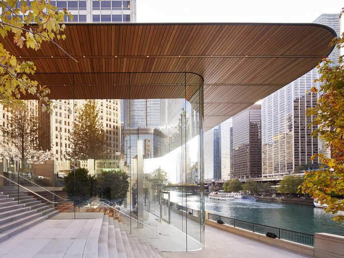 The building’s 111-by-98 foot, carbon-fiber roof was designed to be as thin as possible and is supported by four interior pillars that allow for 32-foot glass facades.