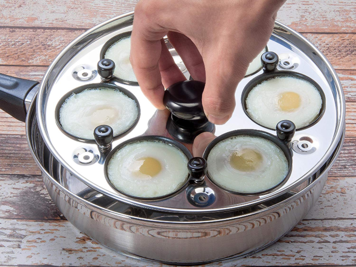 How to poach an egg with an egg poacher