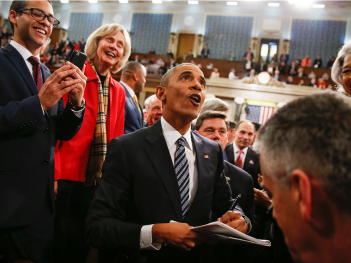 The president will sign autographs after the speech ends.