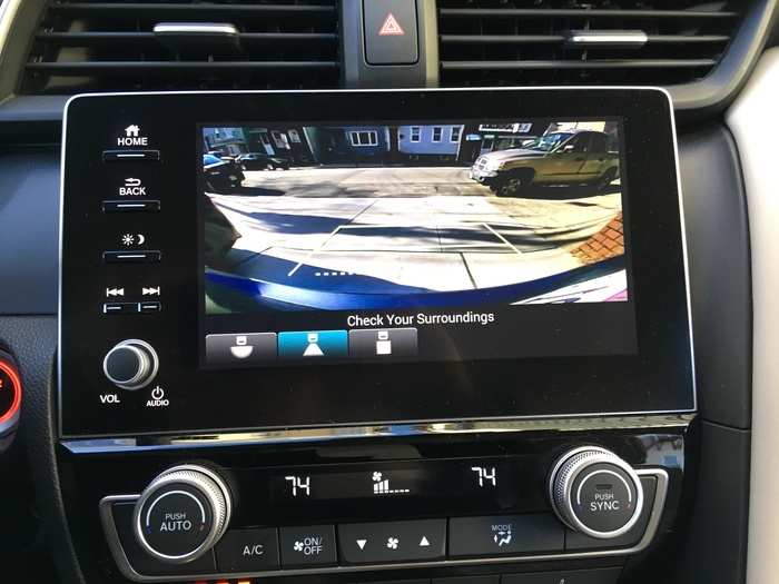 6. Multi-angle camera: the Insight is equipped with a multi-angle rear view camera.