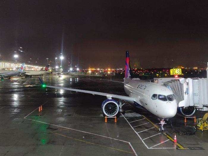 The particular plane chosen to operate the inaugural flight was N102DU. It was the second A220 delivered to the Delta Air Lines.