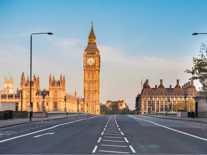 Regardless of construction, getting a perfect photo without other tourists in it may prove difficult. If you were expecting Westminster Bridge to look like this ...