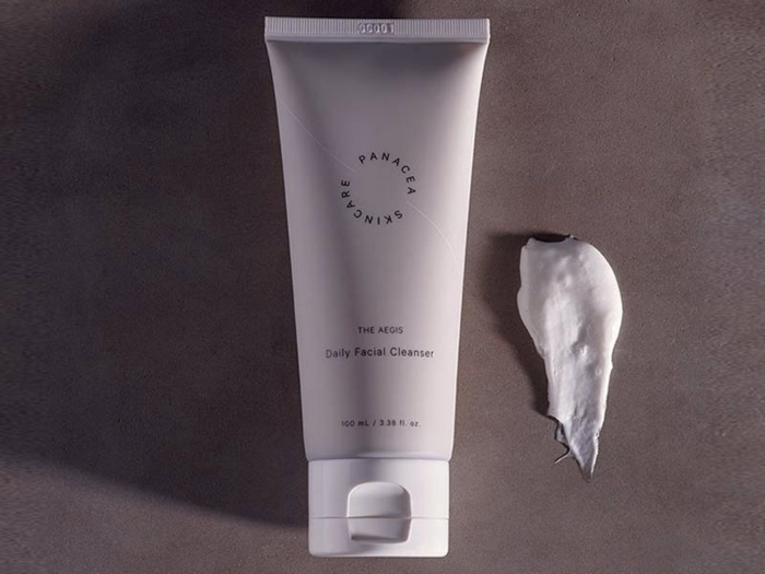 A <a href="http://www.pntrs.com/t/TUJGRk5OTEJGSEhLR01CRkxIS0tM?url=https%3A%2F%2Fwww.thepanacea.com%2Fproducts%2Fdaily-facial-cleanser" target="_blank" rel="noopener">foaming cleanser </a>packed with natural ingredients