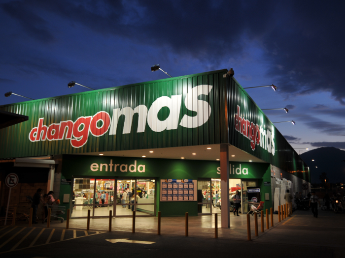 Changomas is a store designed to meet the needs of all communities in Argentina. It has three different store levels, each one bigger and carrying more goods than the one before it.