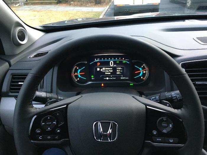 5. Digital instrument display: In front of the driver is a digital instrument display. I wasn