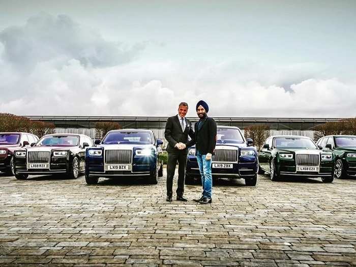 In fact, Torsten Muller-Otvos, Chief Executive Officer (CEO) of Rolls-Royce delivered the luxury Rolls Royce Cullinan to Singh, adding to his ‘Jewel collection’.