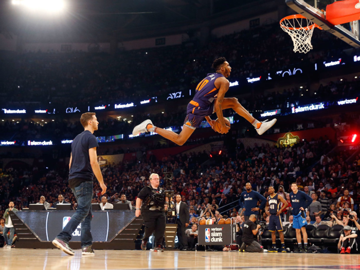 Derrick Jones Jr. went between-the-legs during the 2017 dunk contest.