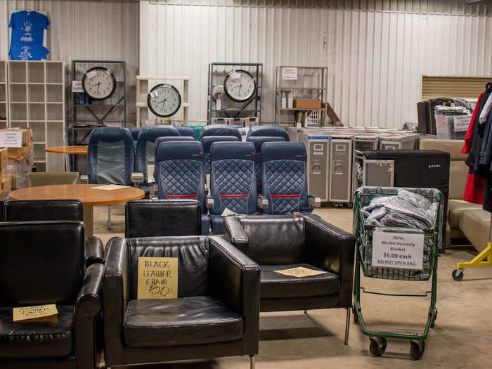 There’s no way these old lounge seats have any support left. But if your living room has a retro theme, they might add to the ambiance.