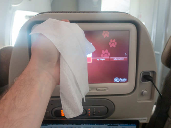 A few minutes after take off, flight attendants came around with the cool towelettes. As always, it was appreciated.