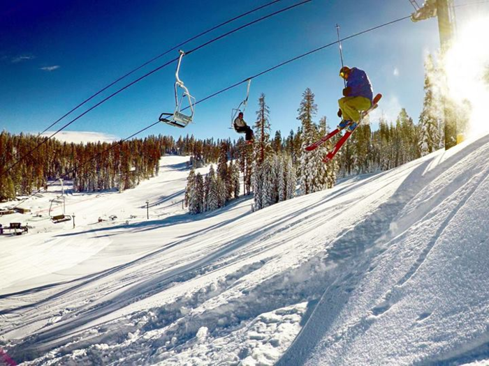 Beginning in December, guests can enjoy skiing and snowboarding nearby. An ice rink is also installed outside the hotel during cold months.