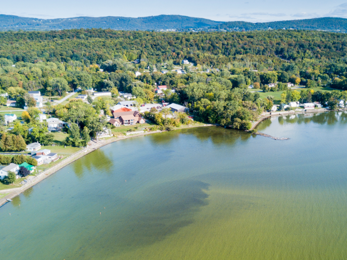 In 2016, Sanders bought an 1,800-square-foot house on the shores of Lake Champlain in Vermont for $575,000.