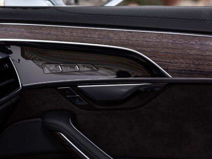 My test car had a "Sarder Brown" interior, with gorgeous gray-brown eucalyptus wood trim and subtle brushed-metal highlights, with just enough gloss to keep things interesting.