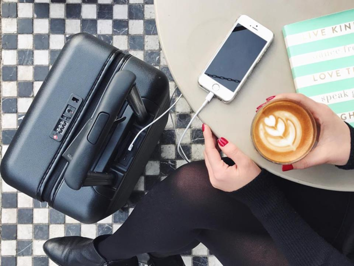 Smooth-handling, lightweight luggage that can charge your devices on the go