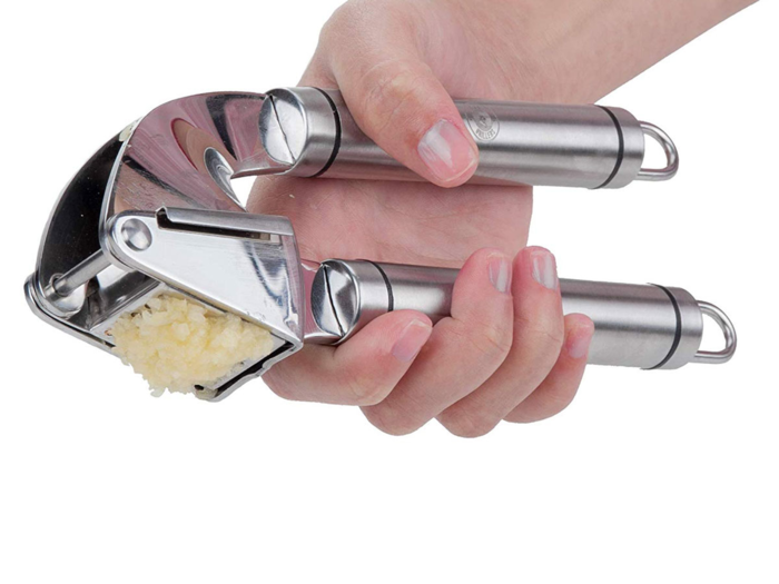 A garlic press that minces your garlic like a professional chef