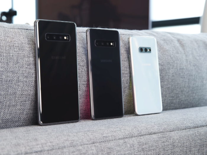 The Galaxy S10e comes in the same colors as its larger siblings. Only the massive Galaxy S10+ has two additional matte "ceramic" colors, but let